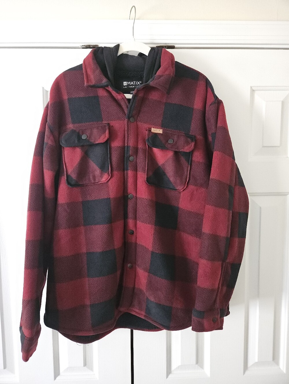 Matix Men's Shirt Jacket Size L Red/Black Plaid Hooded Sherpa Lined Button-Up.